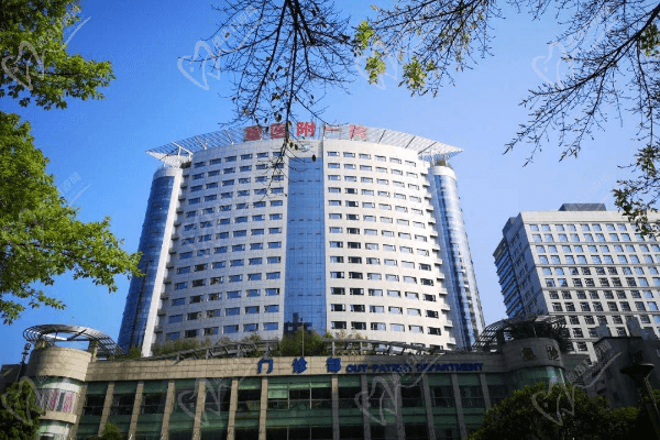 重庆做近视眼手术哪家医院好？